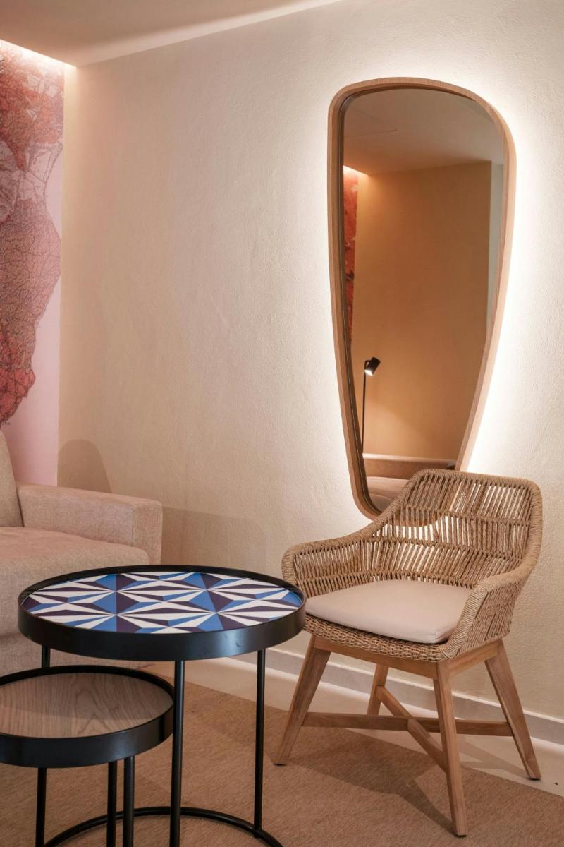 Mangia's Brucoli, Sicily, Autograph Collection