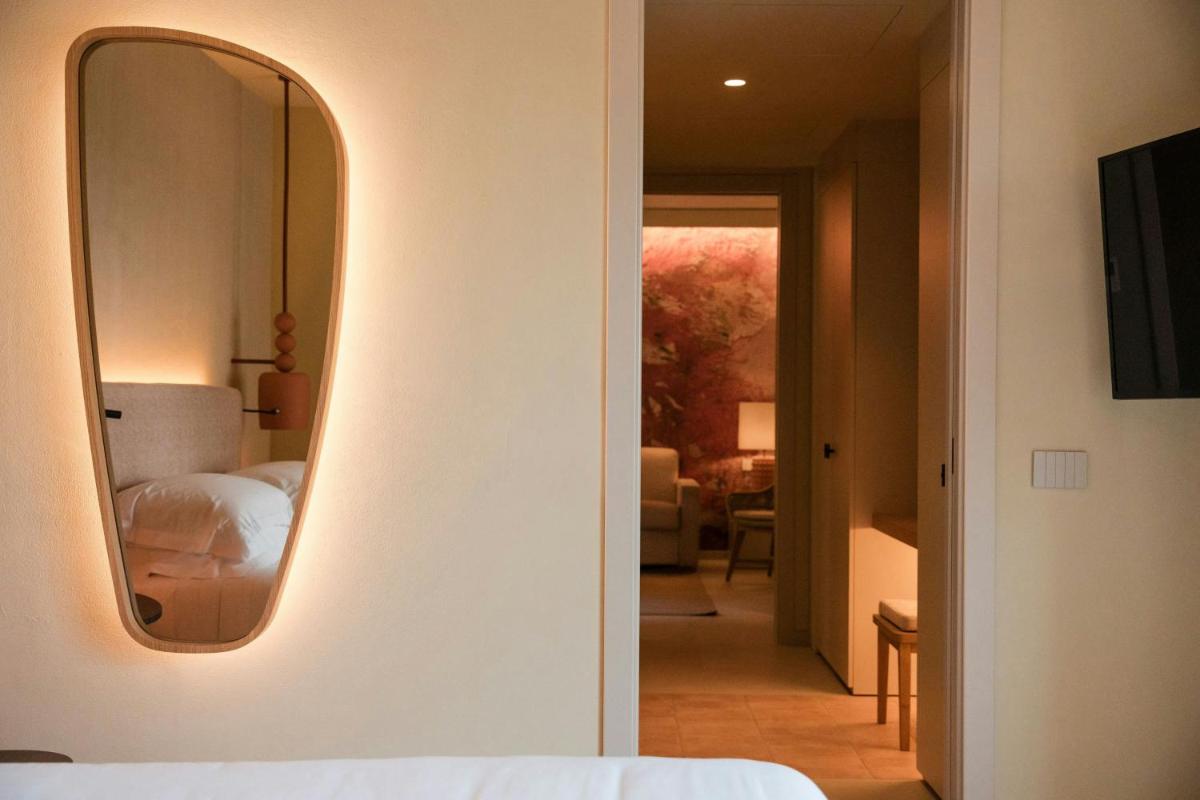 Mangia's Brucoli, Sicily, Autograph Collection