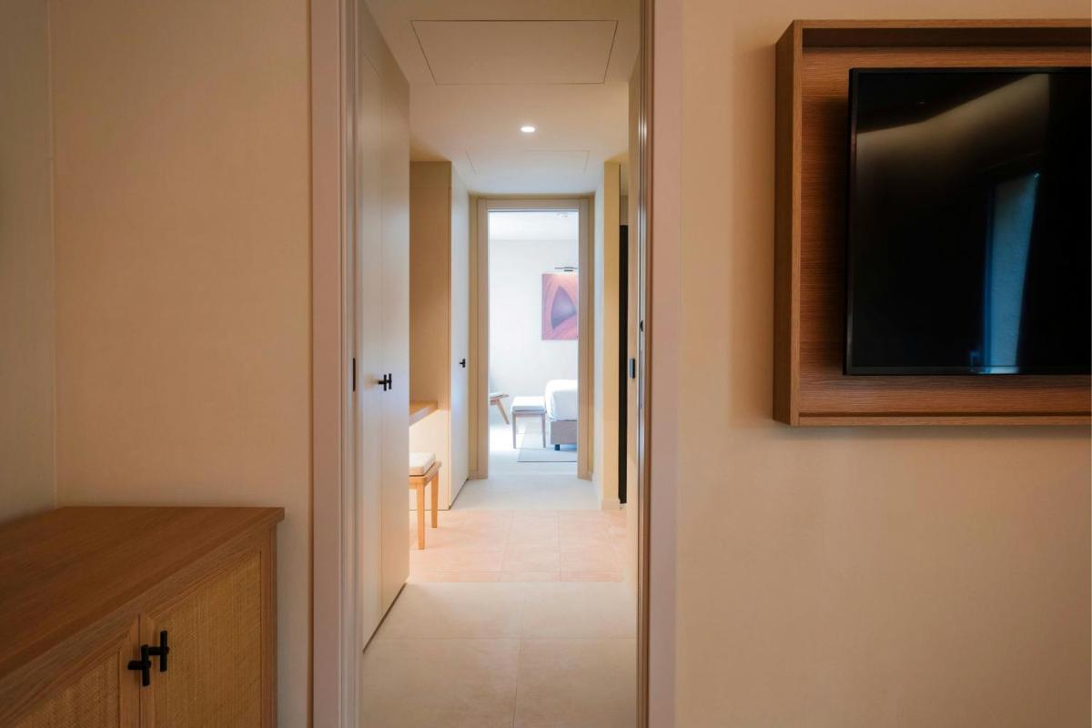 Mangia's Brucoli, Sicily, Autograph Collection