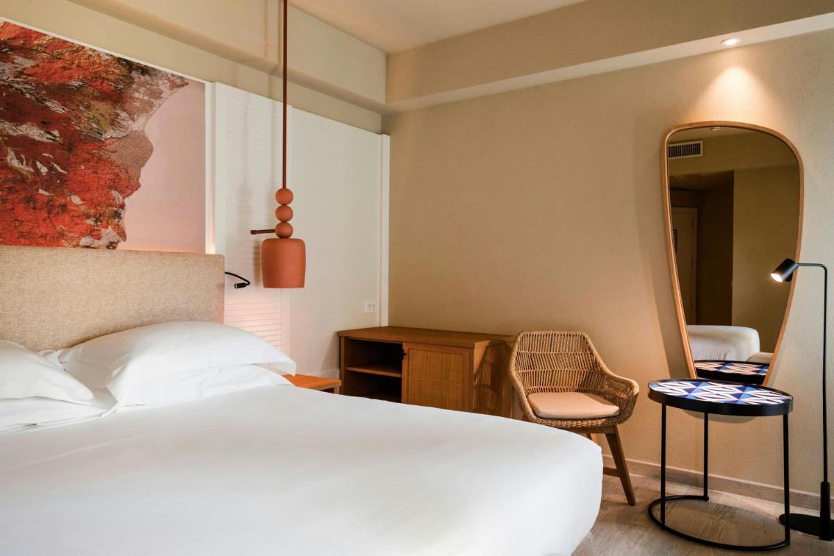 Mangia's Brucoli, Sicily, Autograph Collection