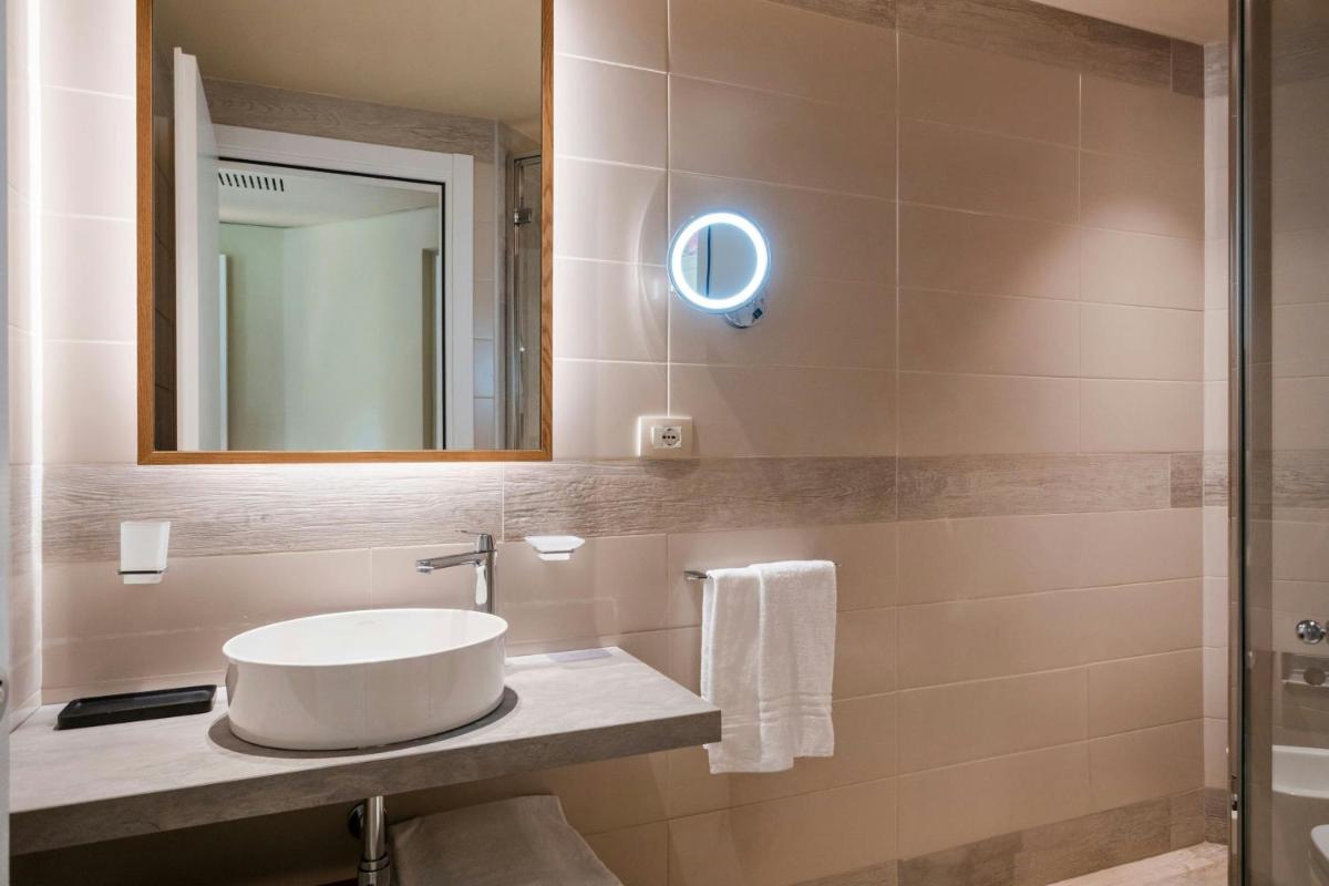 Mangia's Brucoli, Sicily, Autograph Collection