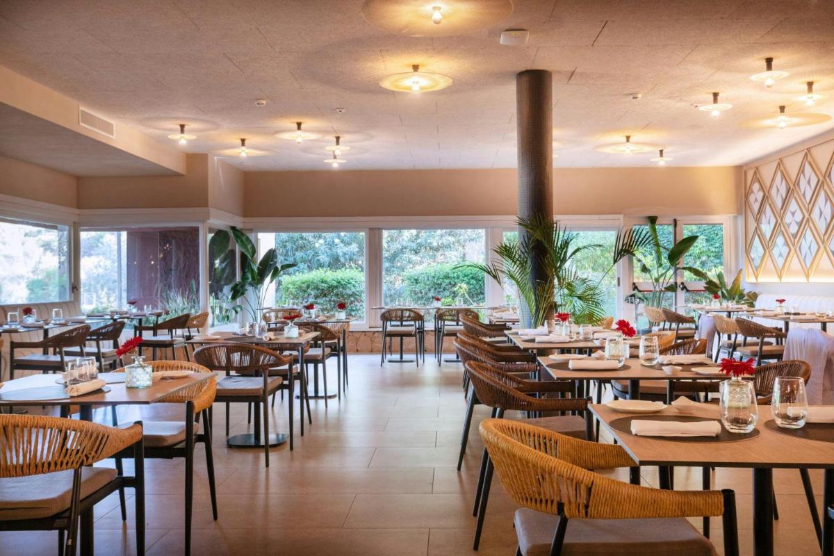 Mangia's Brucoli, Sicily, Autograph Collection