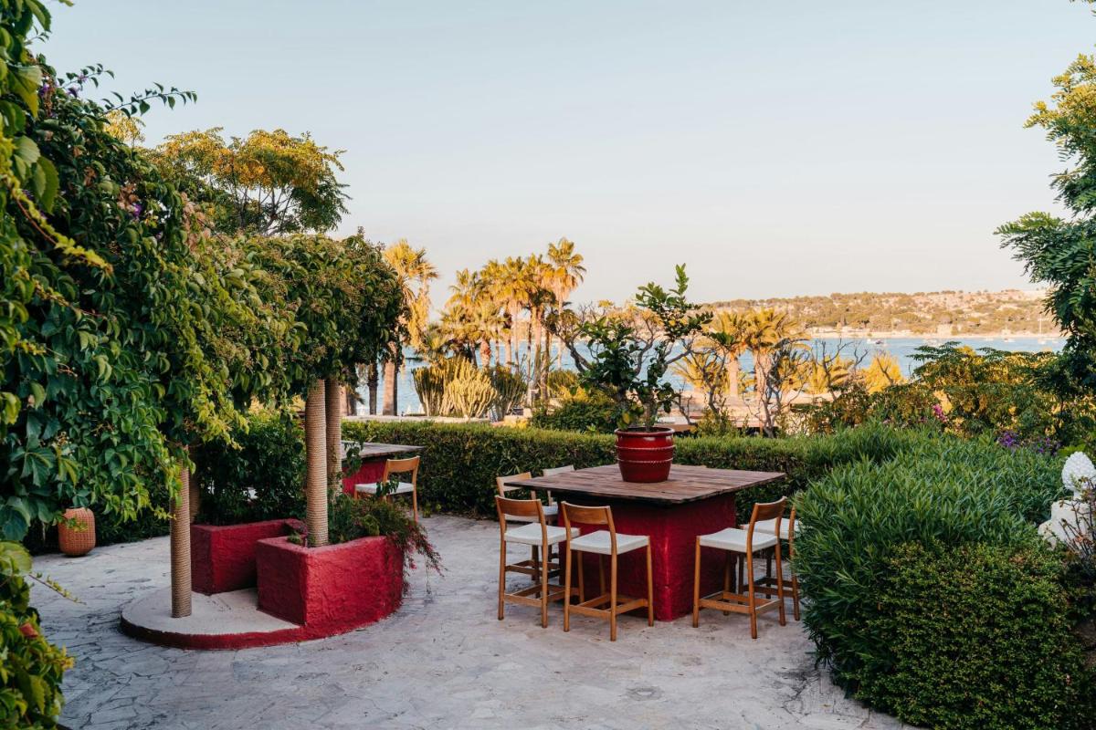 Mangia's Brucoli, Sicily, Autograph Collection