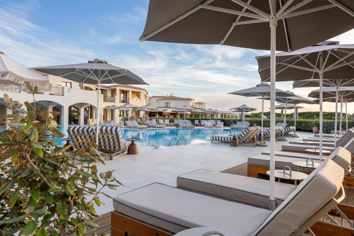 Mangia's Santa Teresa Sardinia, Curio Collection by Hilton