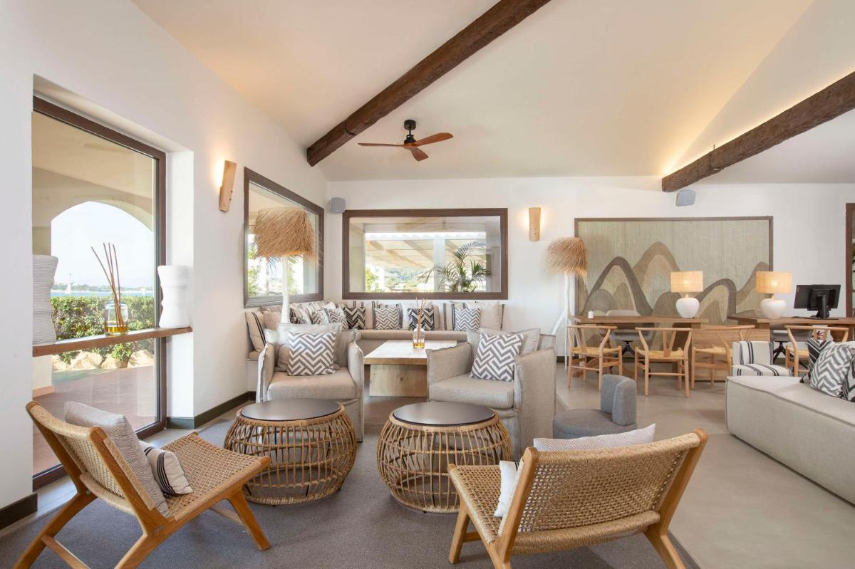 Mangia's Santa Teresa Sardinia, Curio Collection by Hilton