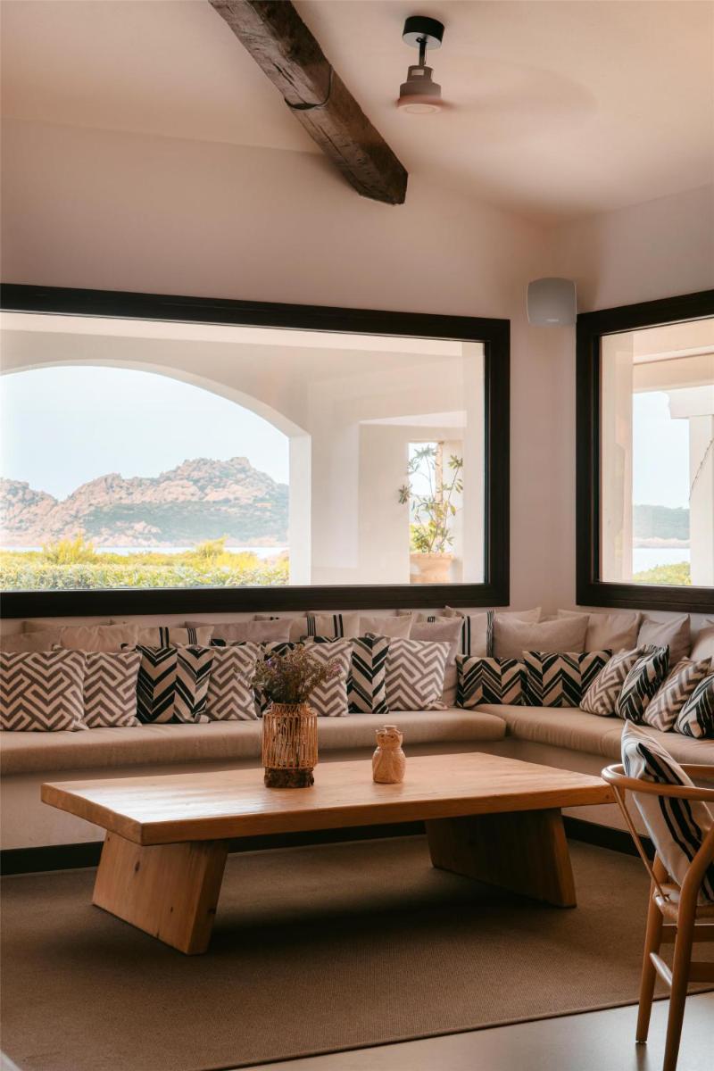 Mangia's Santa Teresa Sardinia, Curio Collection by Hilton