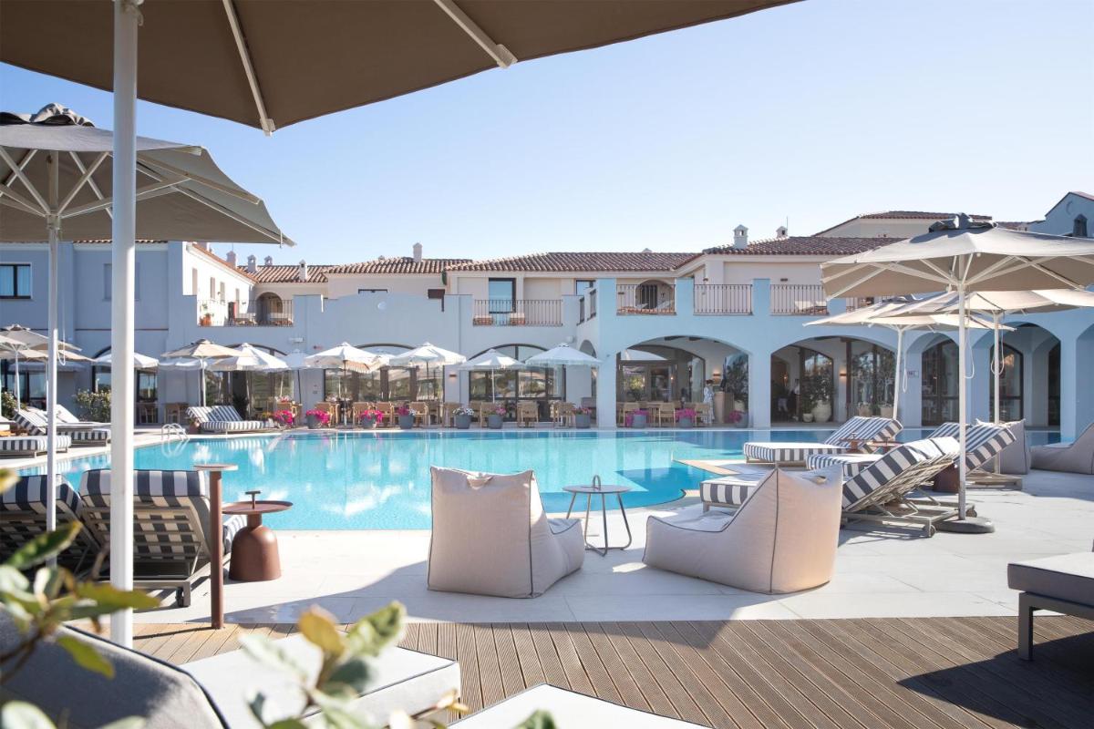 Mangia's Santa Teresa Sardinia, Curio Collection by Hilton