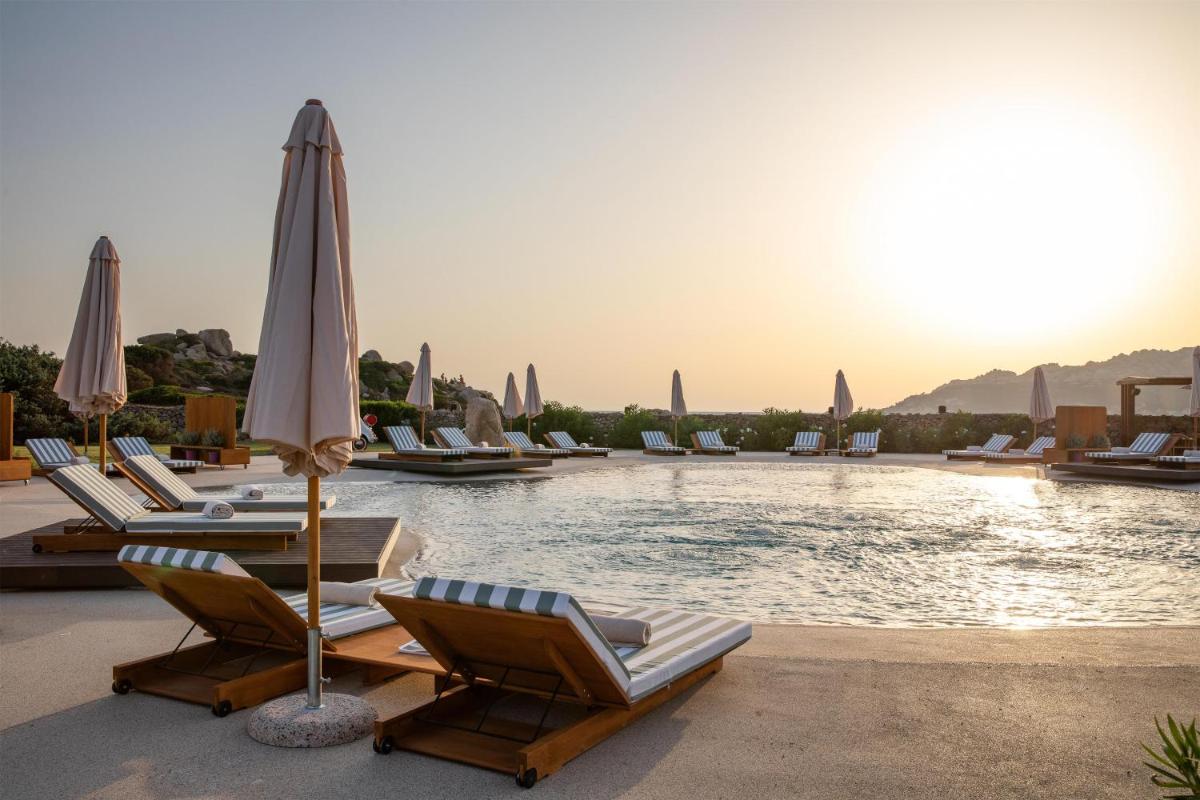 Mangia's Santa Teresa Sardinia, Curio Collection by Hilton