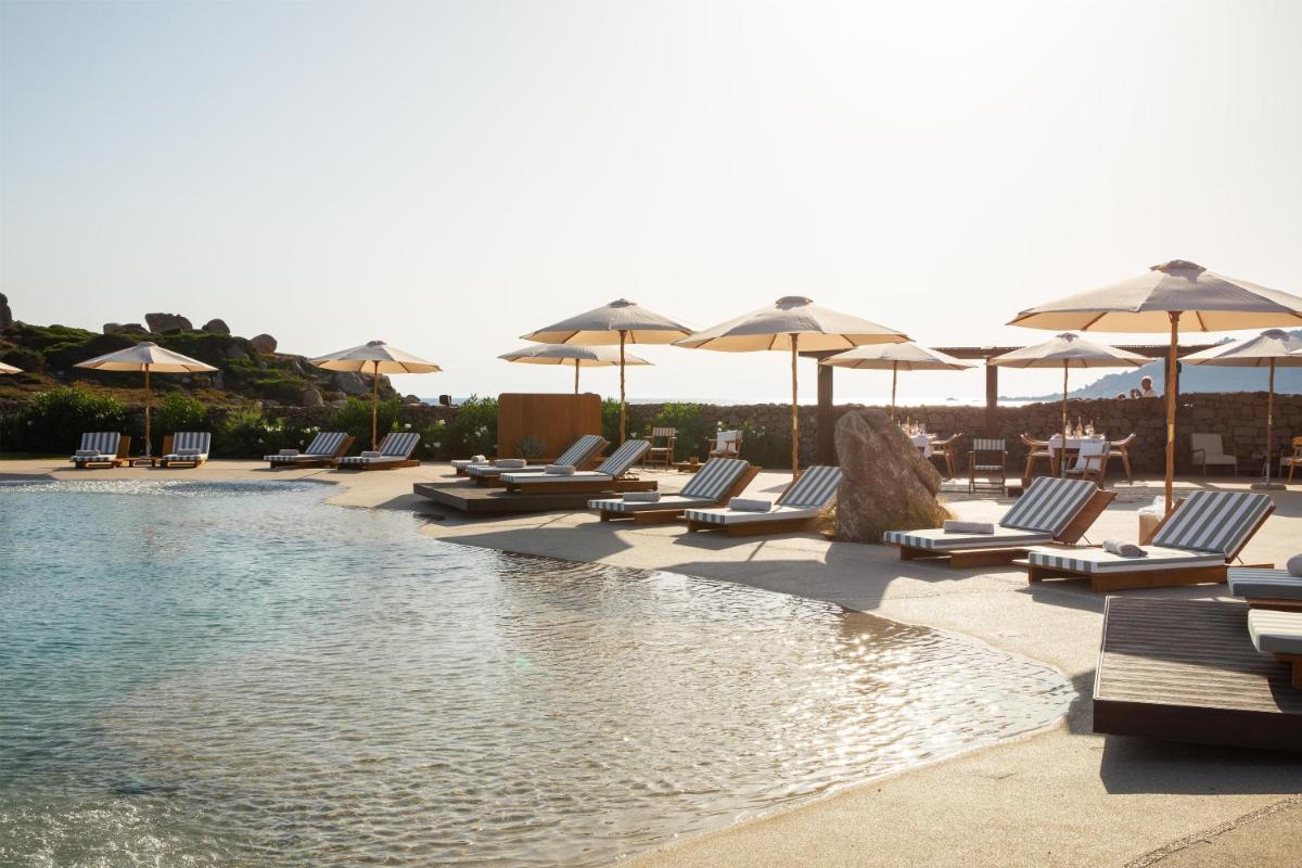 Mangia's Santa Teresa Sardinia, Curio Collection by Hilton