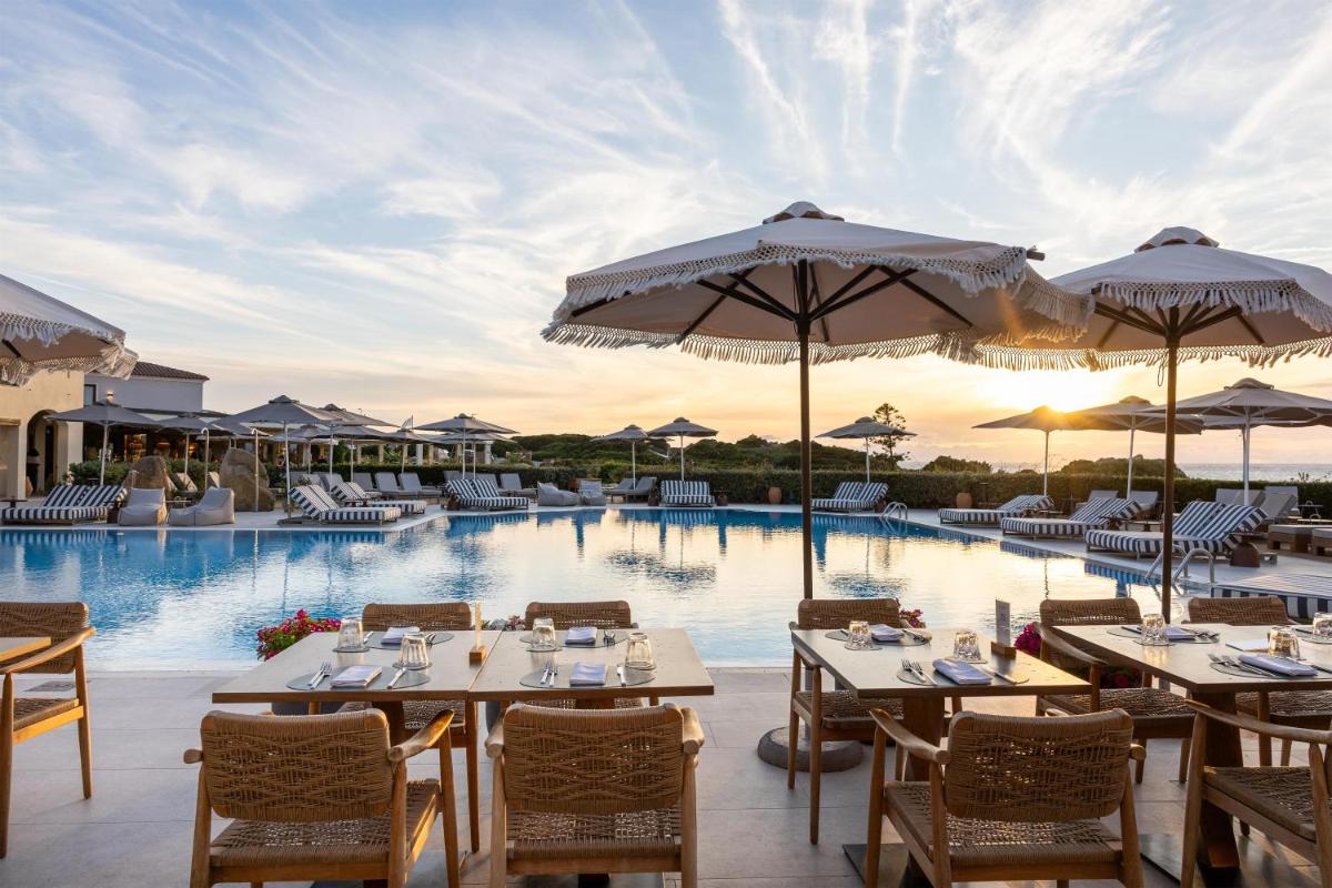 Mangia's Santa Teresa Sardinia, Curio Collection by Hilton