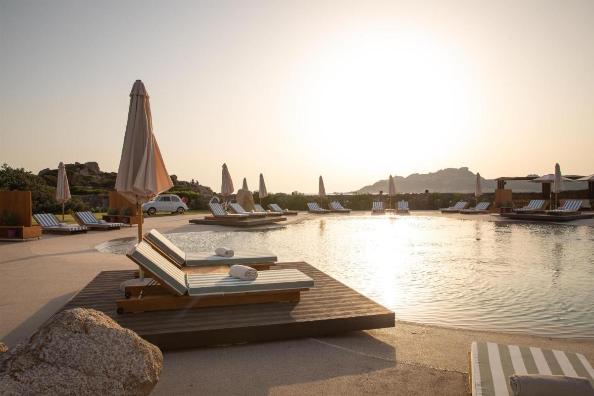 Mangia's Santa Teresa Sardinia, Curio Collection by Hilton