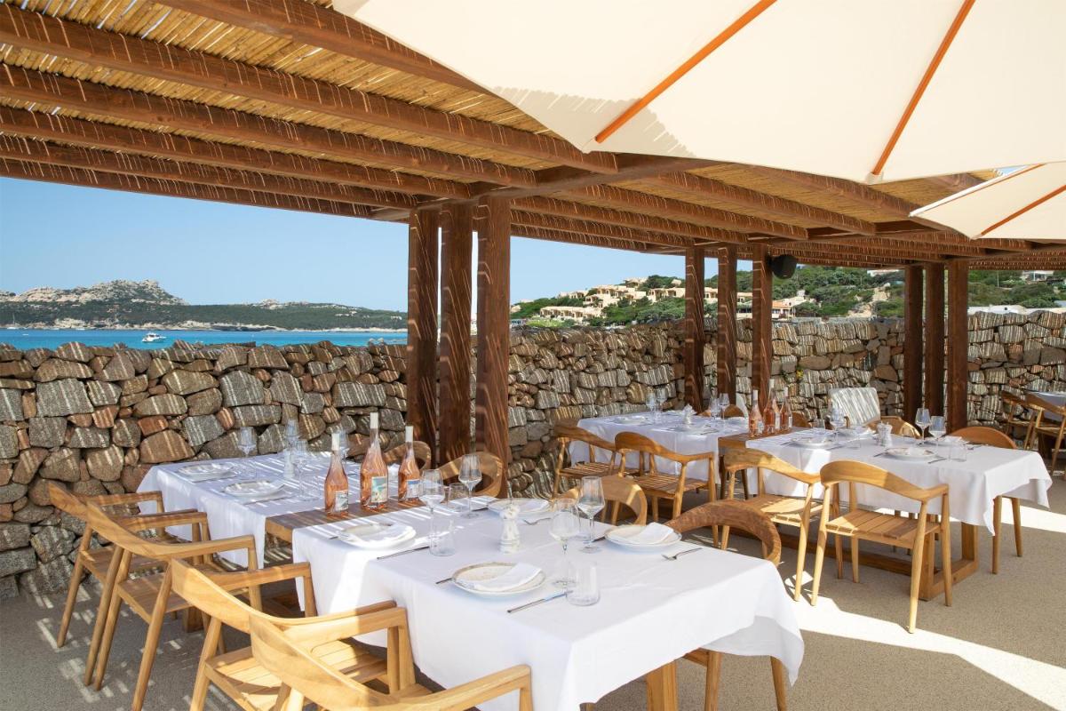 Mangia's Santa Teresa Sardinia, Curio Collection by Hilton