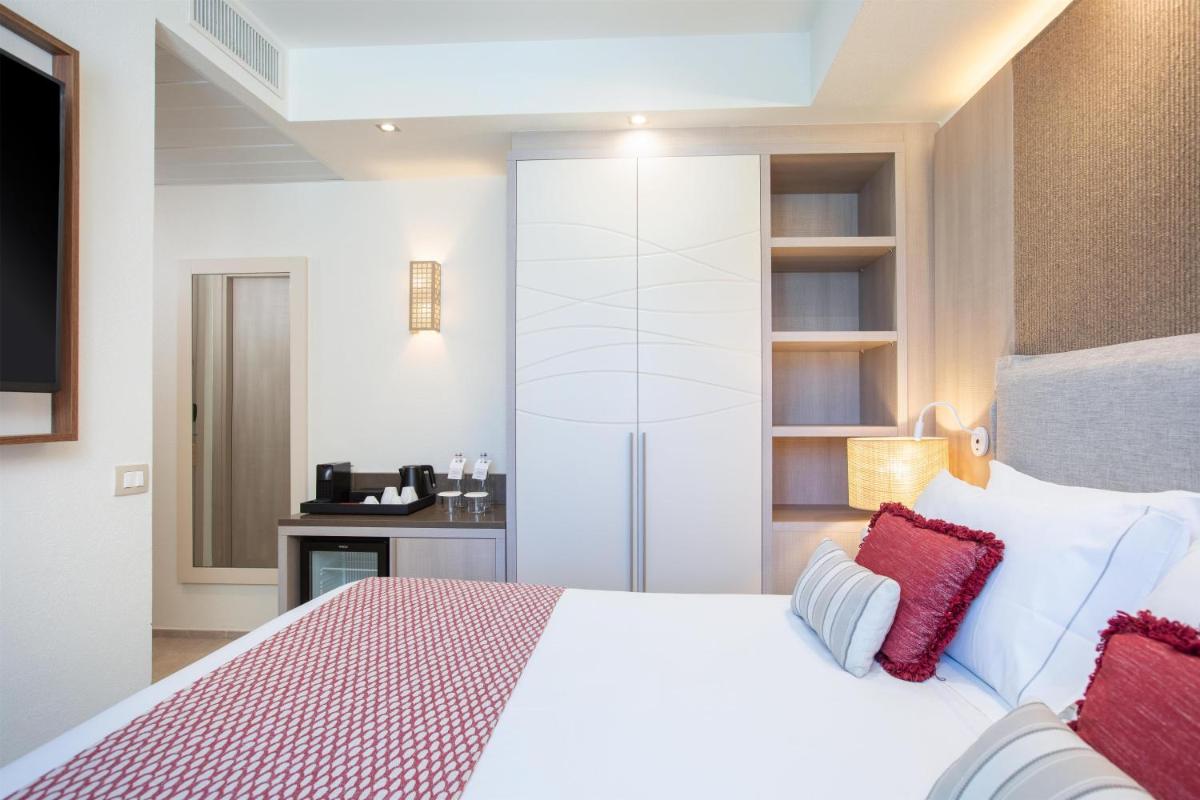 Mangia's Santa Teresa Sardinia, Curio Collection by Hilton