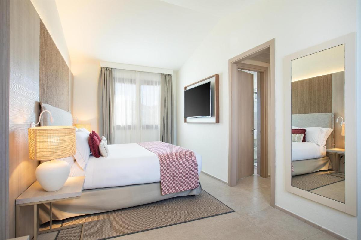 Mangia's Santa Teresa Sardinia, Curio Collection by Hilton