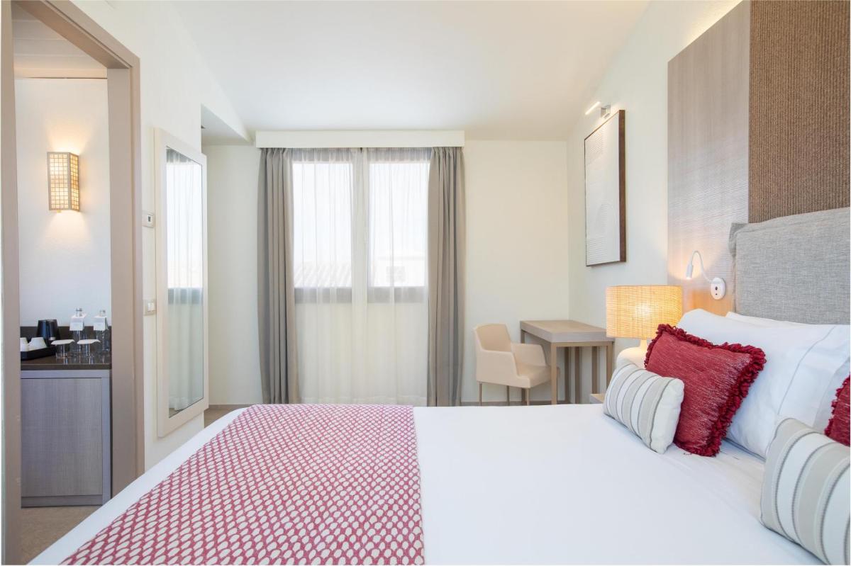 Mangia's Santa Teresa Sardinia, Curio Collection by Hilton