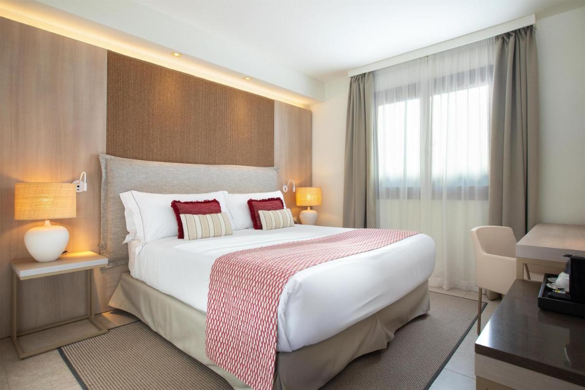 Mangia's Santa Teresa Sardinia, Curio Collection by Hilton