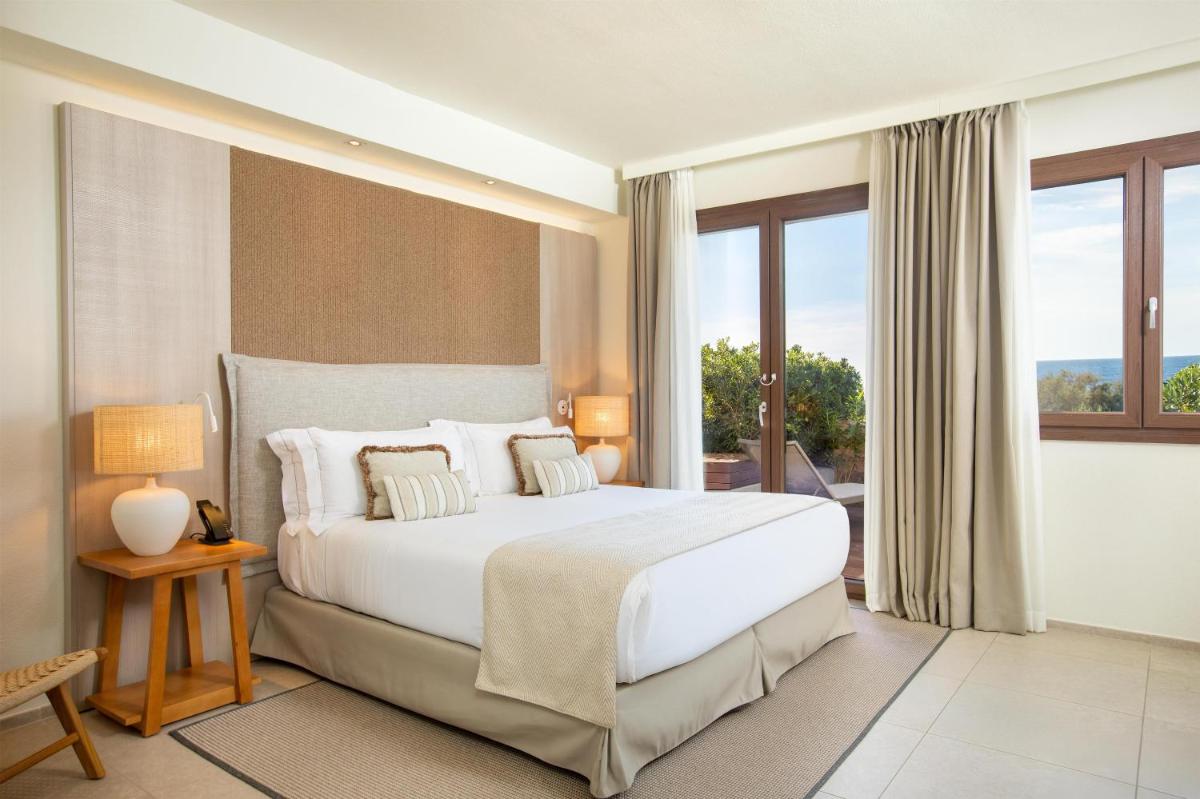 Mangia's Santa Teresa Sardinia, Curio Collection by Hilton