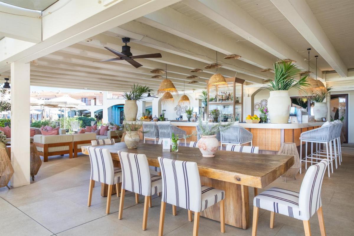 Mangia's Santa Teresa Sardinia, Curio Collection by Hilton