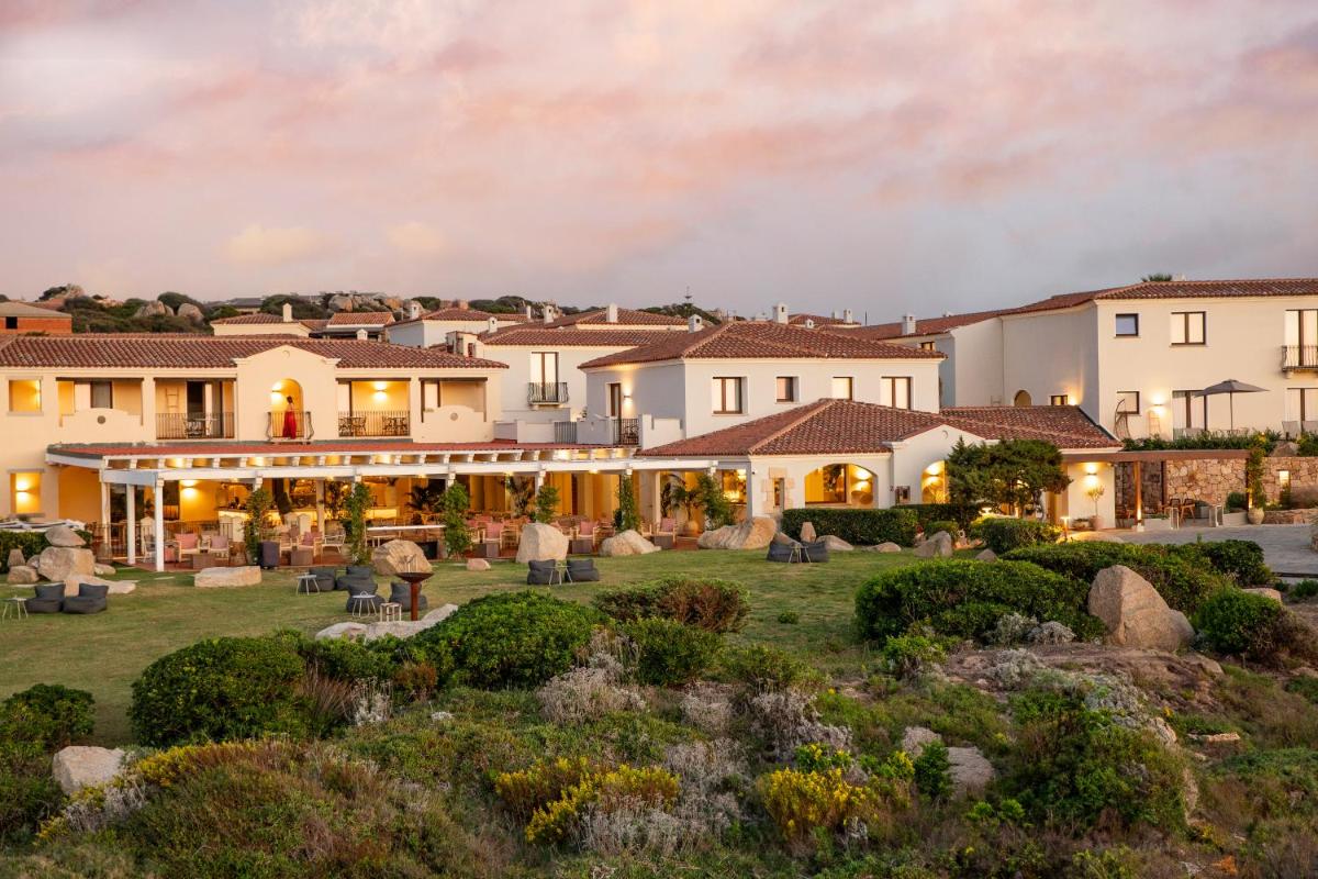 Mangia's Santa Teresa Sardinia, Curio Collection by Hilton