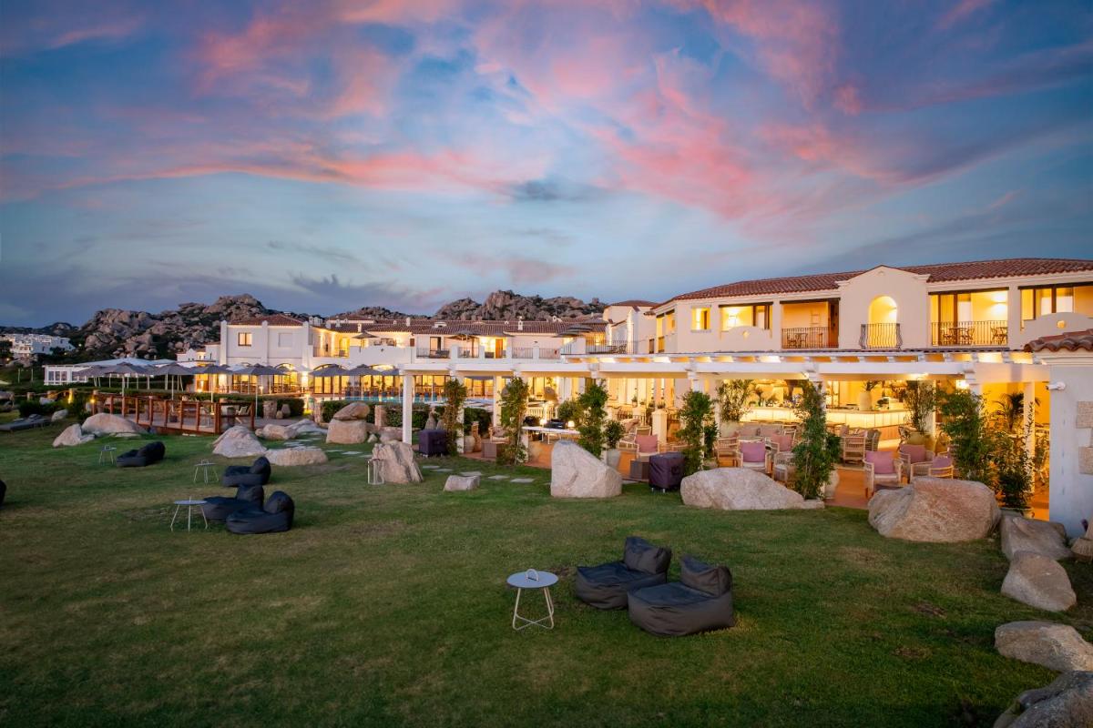 Mangia's Santa Teresa Sardinia, Curio Collection by Hilton