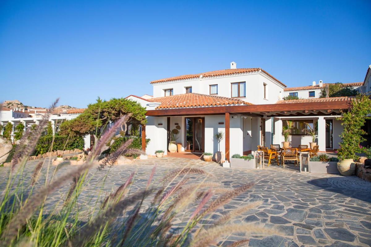 Mangia's Santa Teresa Sardinia, Curio Collection by Hilton