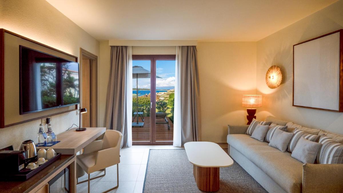 Mangia's Santa Teresa Sardinia, Curio Collection by Hilton