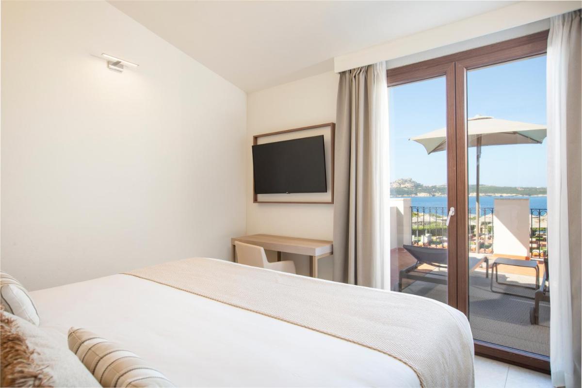 Mangia's Santa Teresa Sardinia, Curio Collection by Hilton