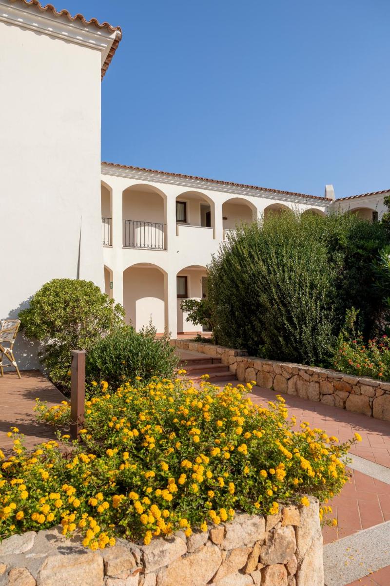 Mangia's Santa Teresa Sardinia, Curio Collection by Hilton