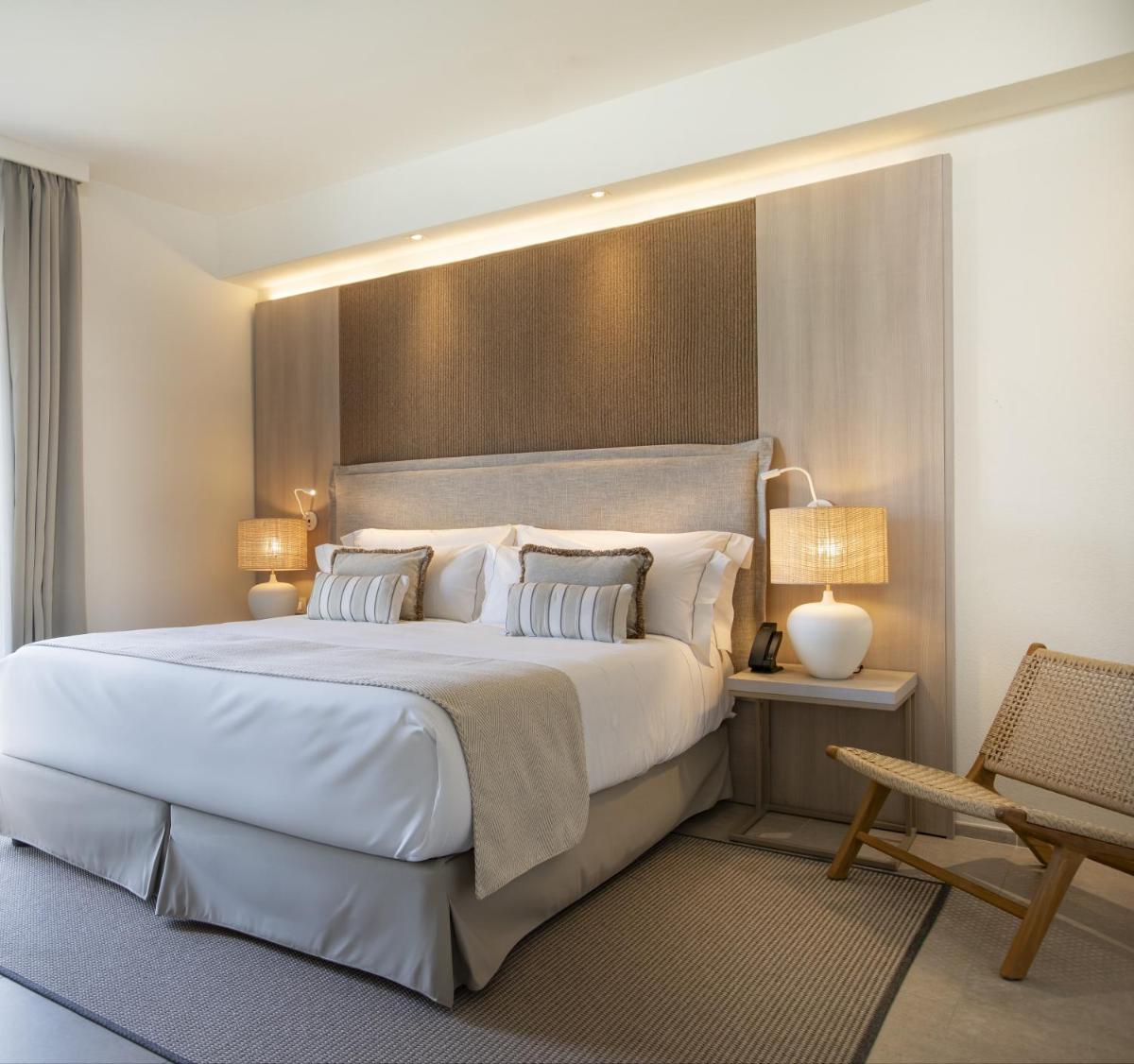 Mangia's Santa Teresa Sardinia, Curio Collection by Hilton