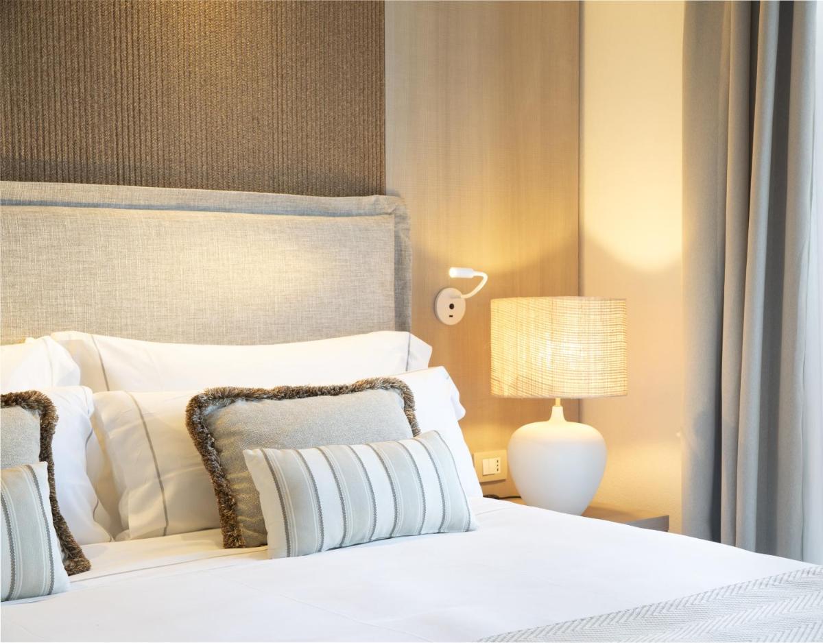 Mangia's Santa Teresa Sardinia, Curio Collection by Hilton