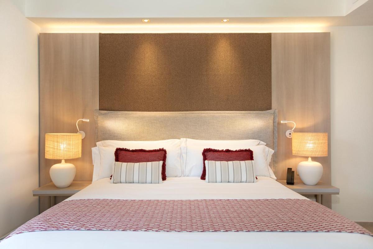 Mangia's Santa Teresa Sardinia, Curio Collection by Hilton