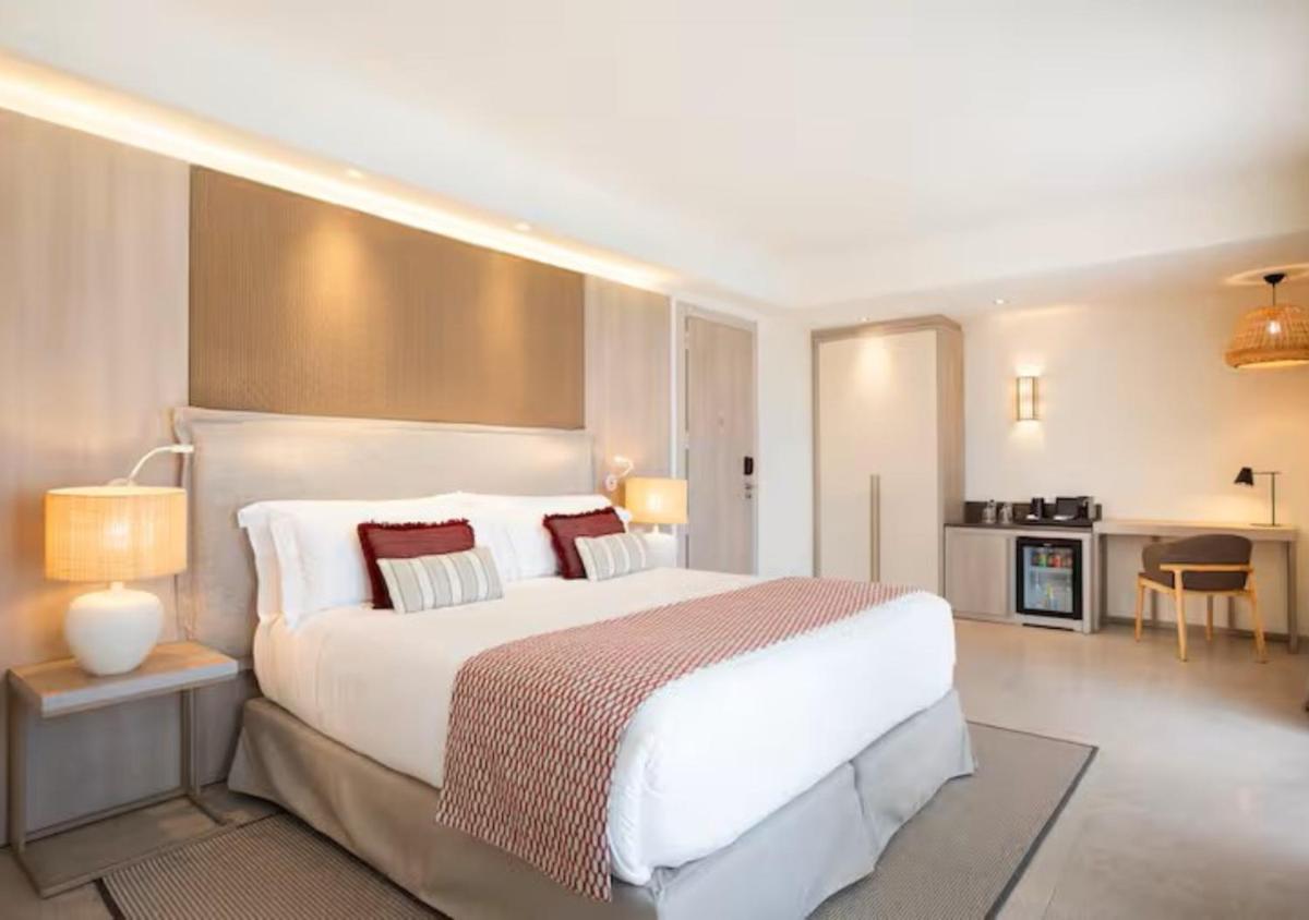 Mangia's Santa Teresa Sardinia, Curio Collection by Hilton