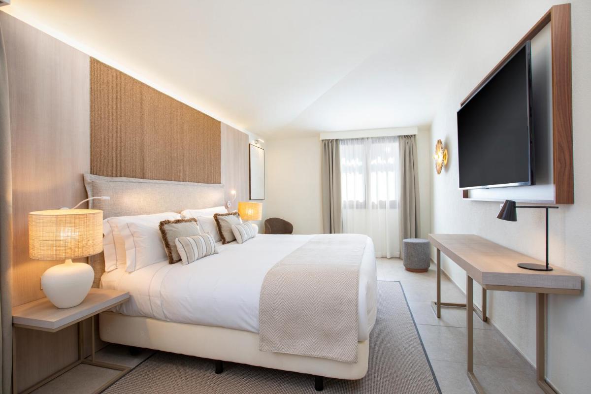 Mangia's Santa Teresa Sardinia, Curio Collection by Hilton