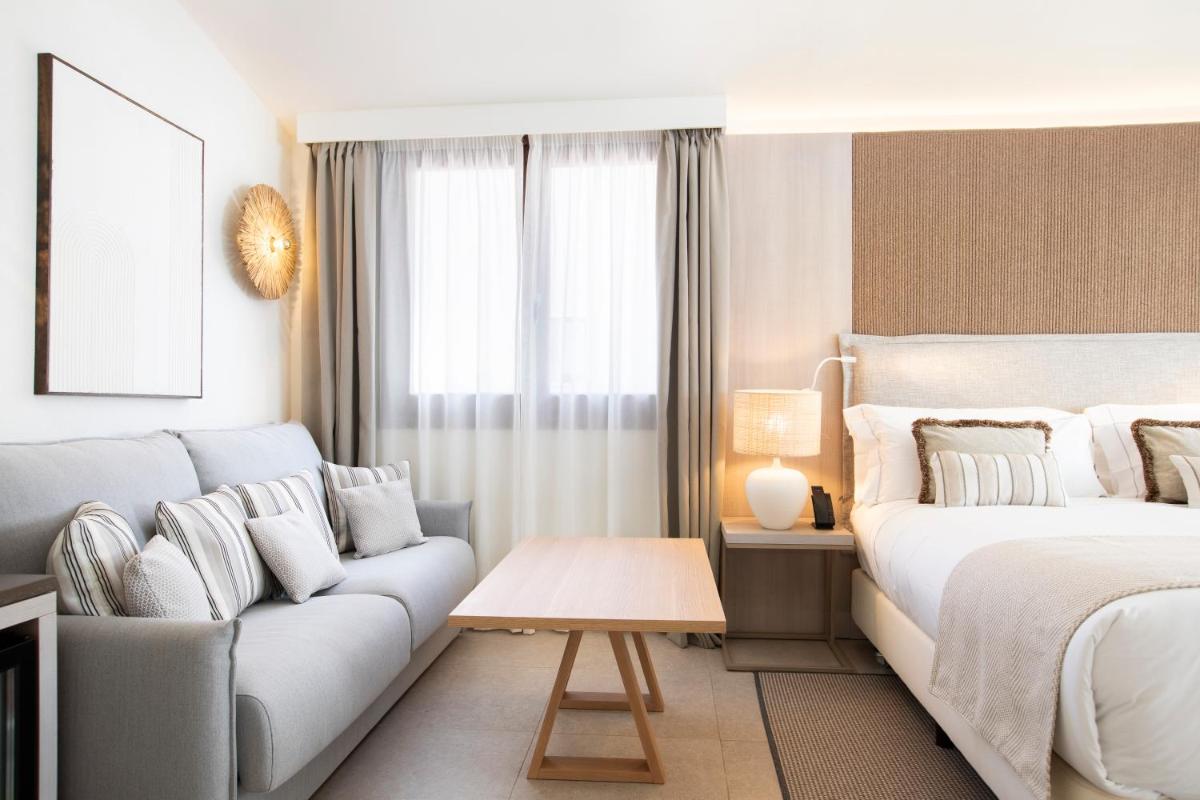 Mangia's Santa Teresa Sardinia, Curio Collection by Hilton