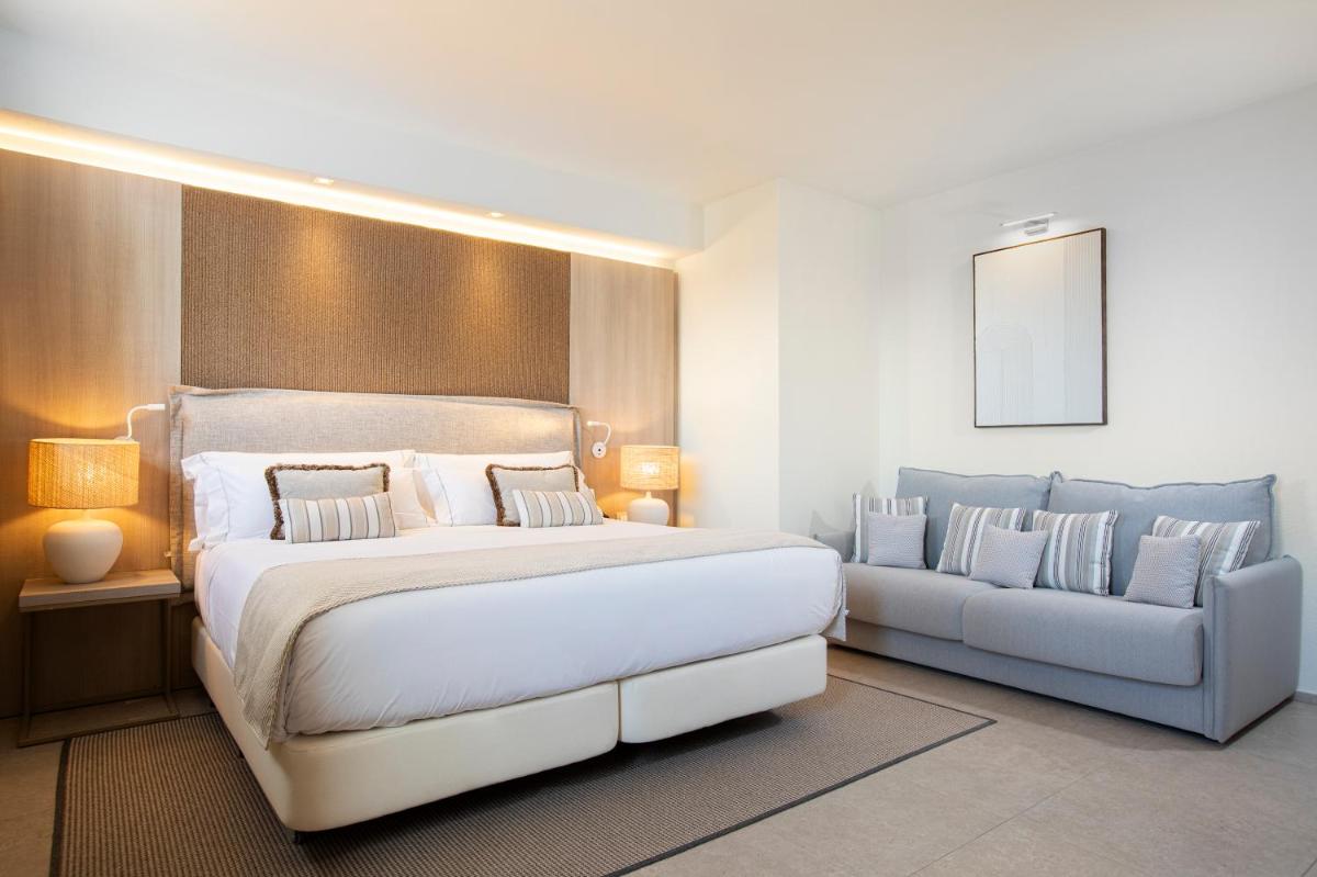 Mangia's Santa Teresa Sardinia, Curio Collection by Hilton