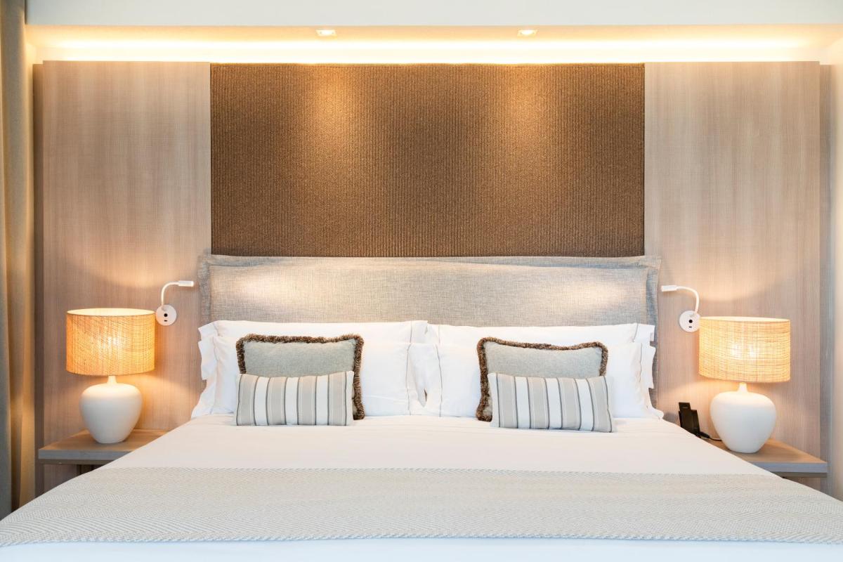 Mangia's Santa Teresa Sardinia, Curio Collection by Hilton