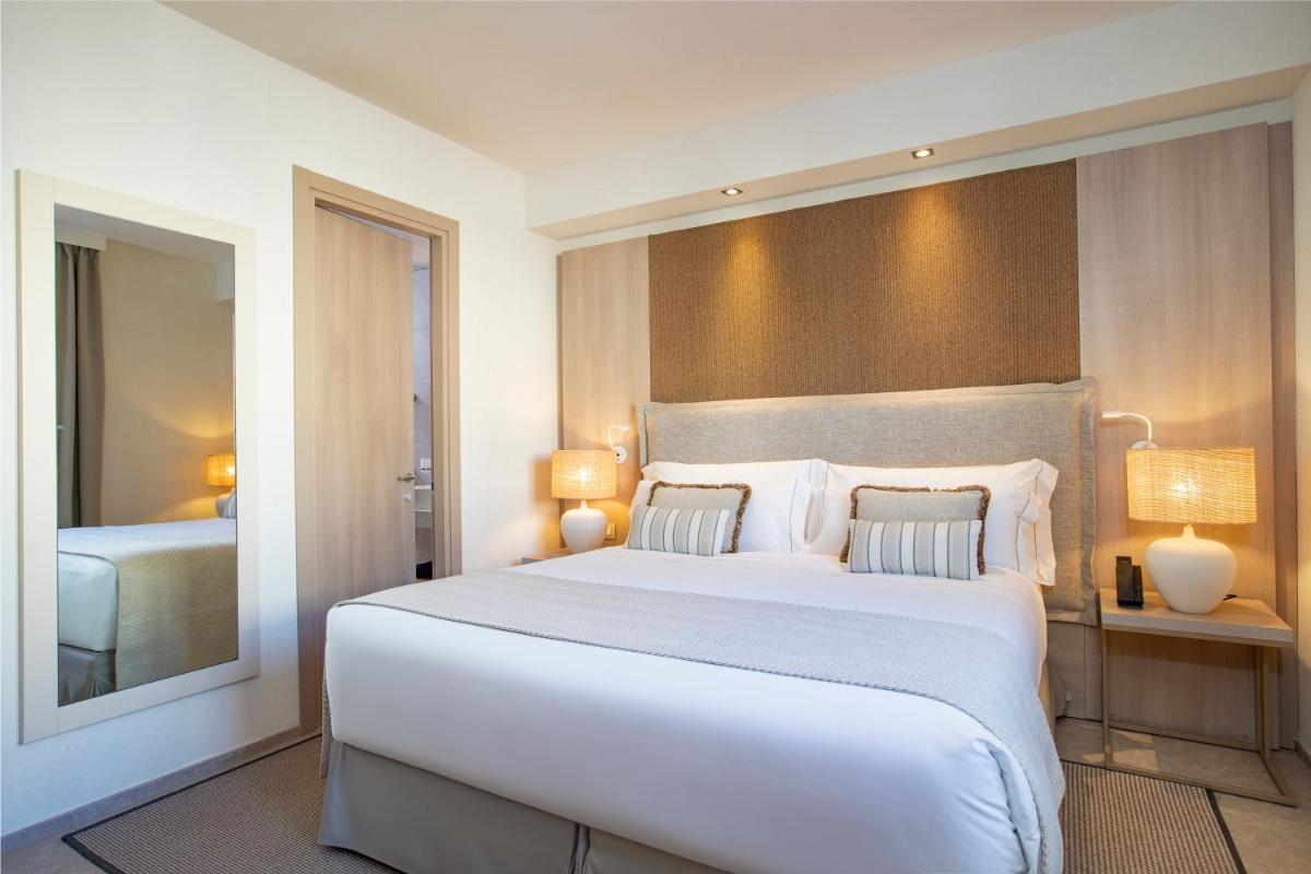 Mangia's Santa Teresa Sardinia, Curio Collection by Hilton