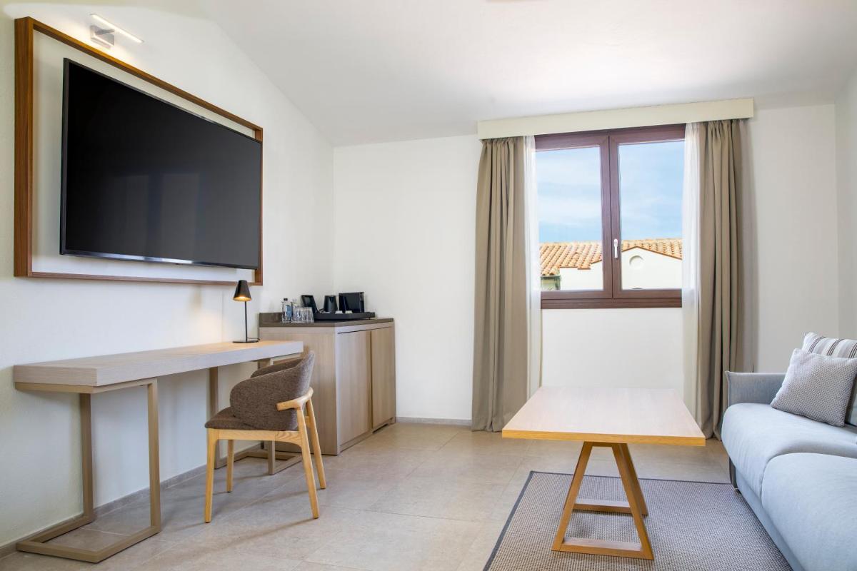 Mangia's Santa Teresa Sardinia, Curio Collection by Hilton