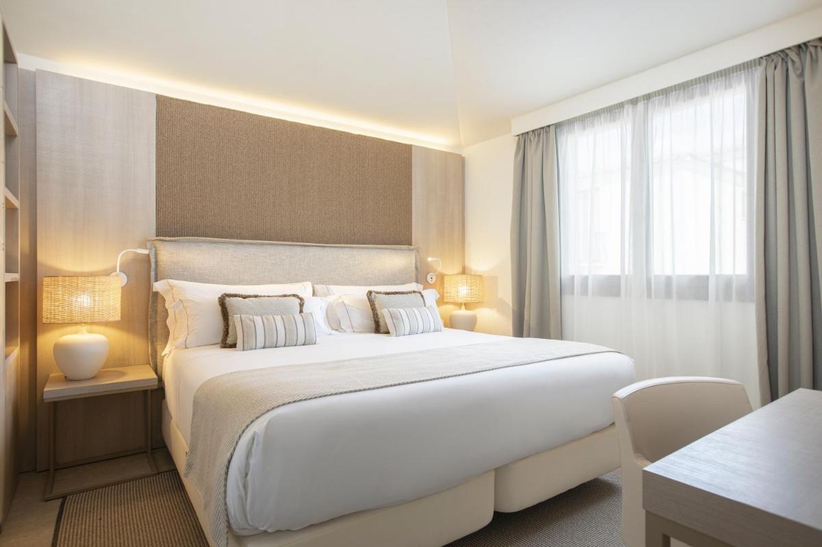 Mangia's Santa Teresa Sardinia, Curio Collection by Hilton