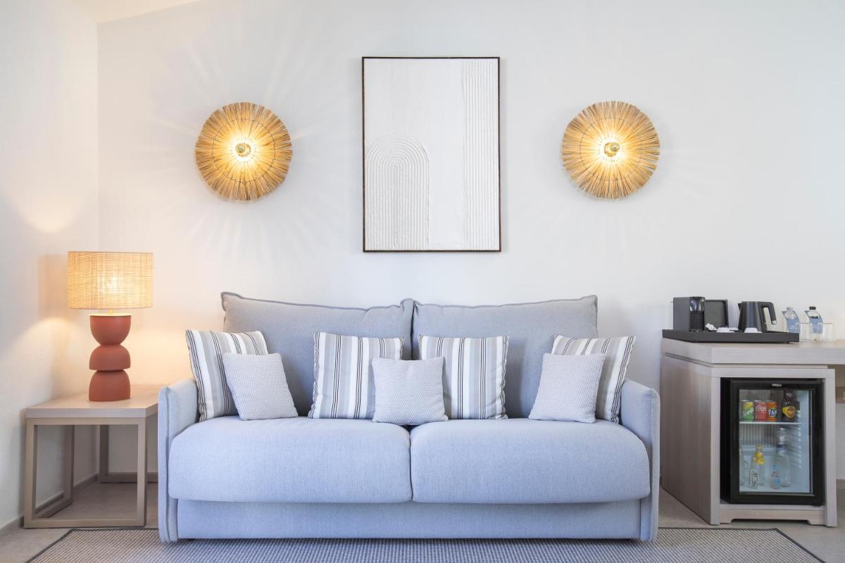 Mangia's Santa Teresa Sardinia, Curio Collection by Hilton