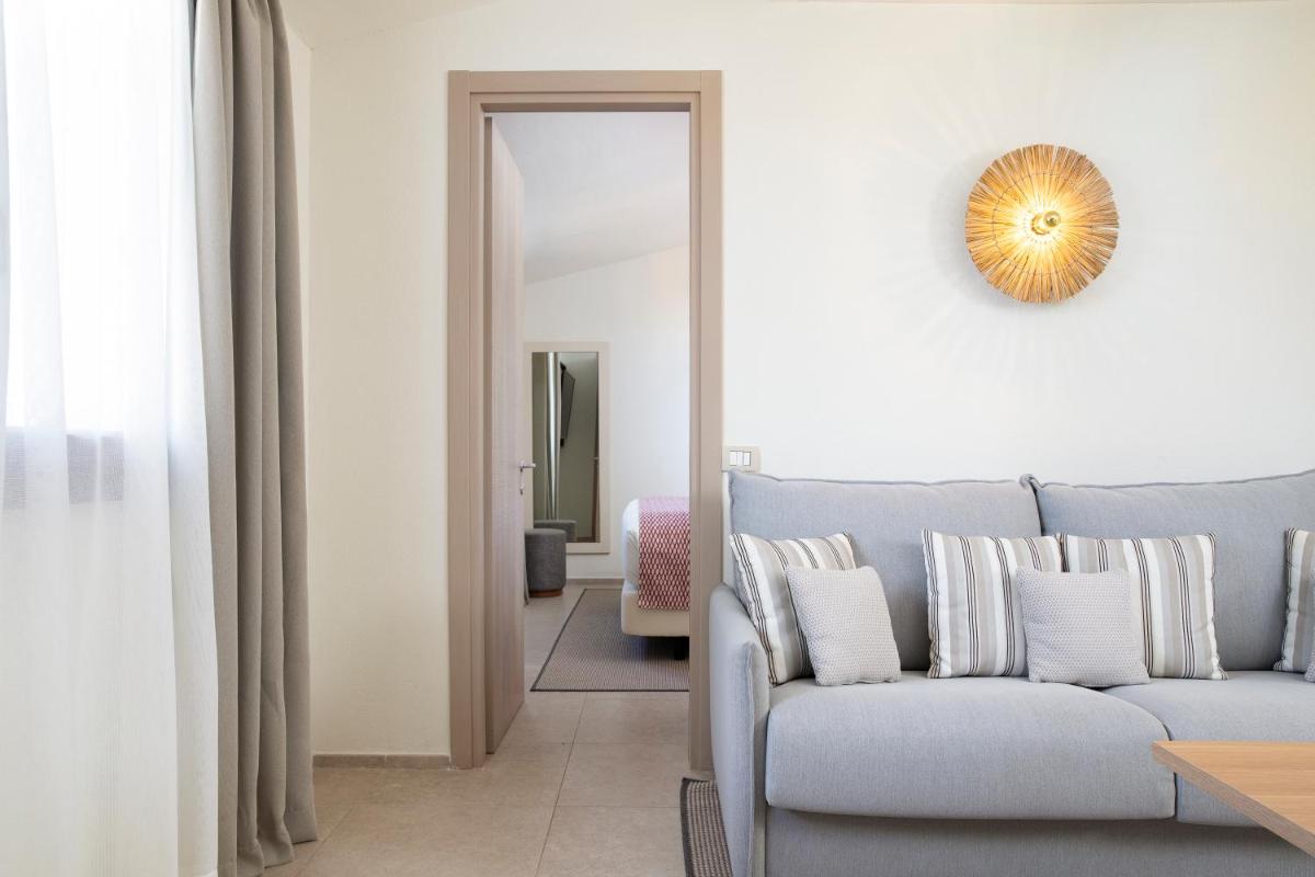 Mangia's Santa Teresa Sardinia, Curio Collection by Hilton