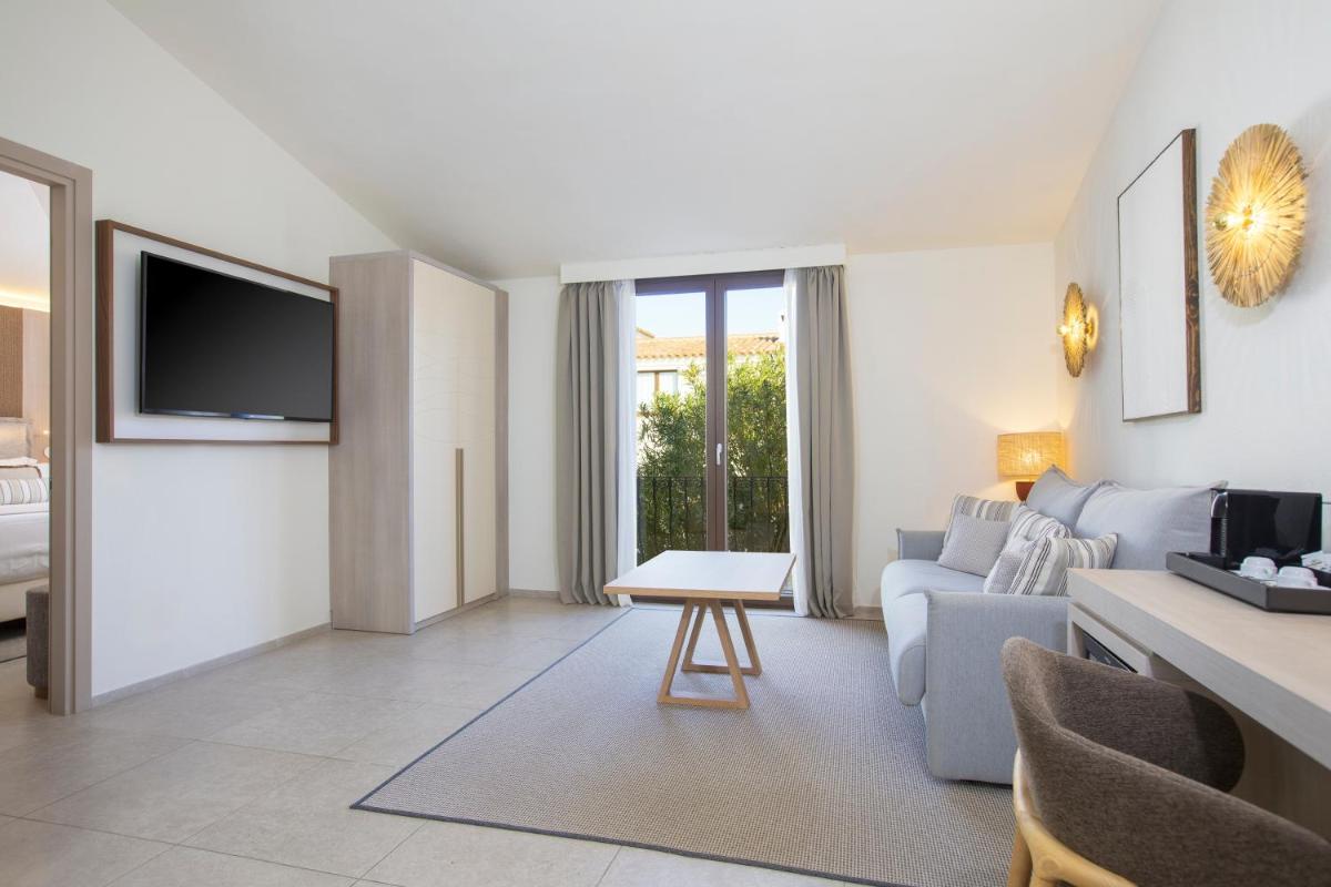 Mangia's Santa Teresa Sardinia, Curio Collection by Hilton