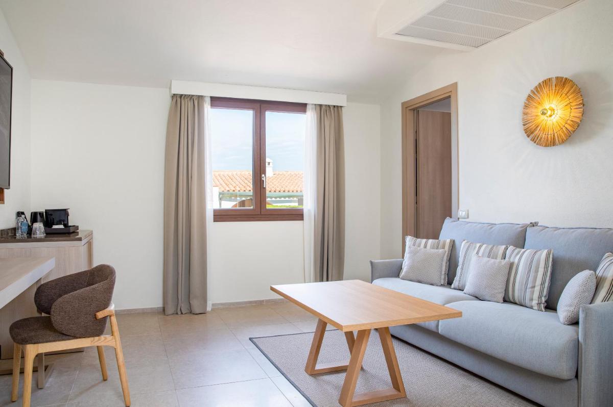 Mangia's Santa Teresa Sardinia, Curio Collection by Hilton