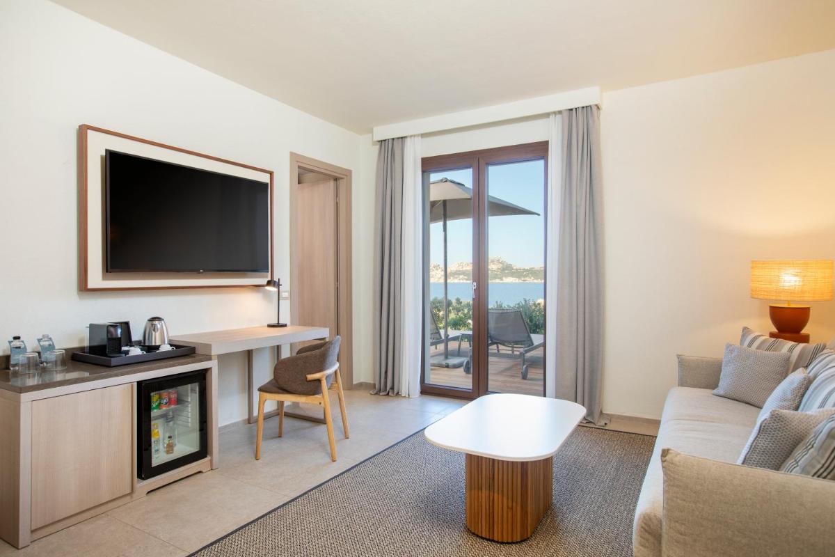 Mangia's Santa Teresa Sardinia, Curio Collection by Hilton