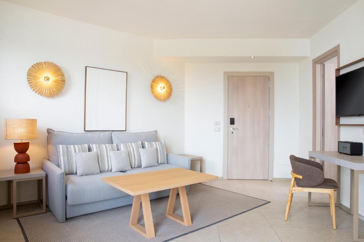 Mangia's Santa Teresa Sardinia, Curio Collection by Hilton