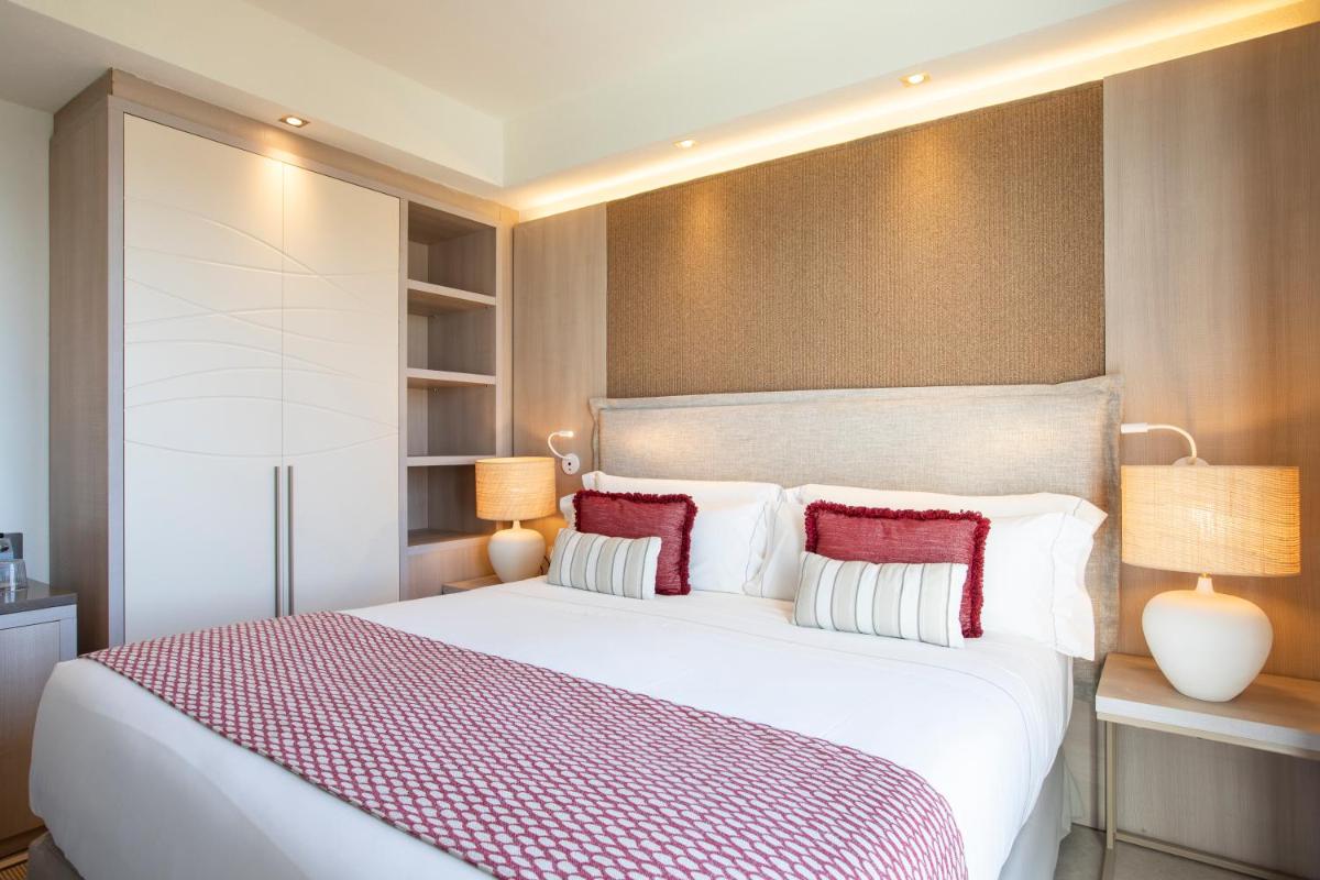 Mangia's Santa Teresa Sardinia, Curio Collection by Hilton