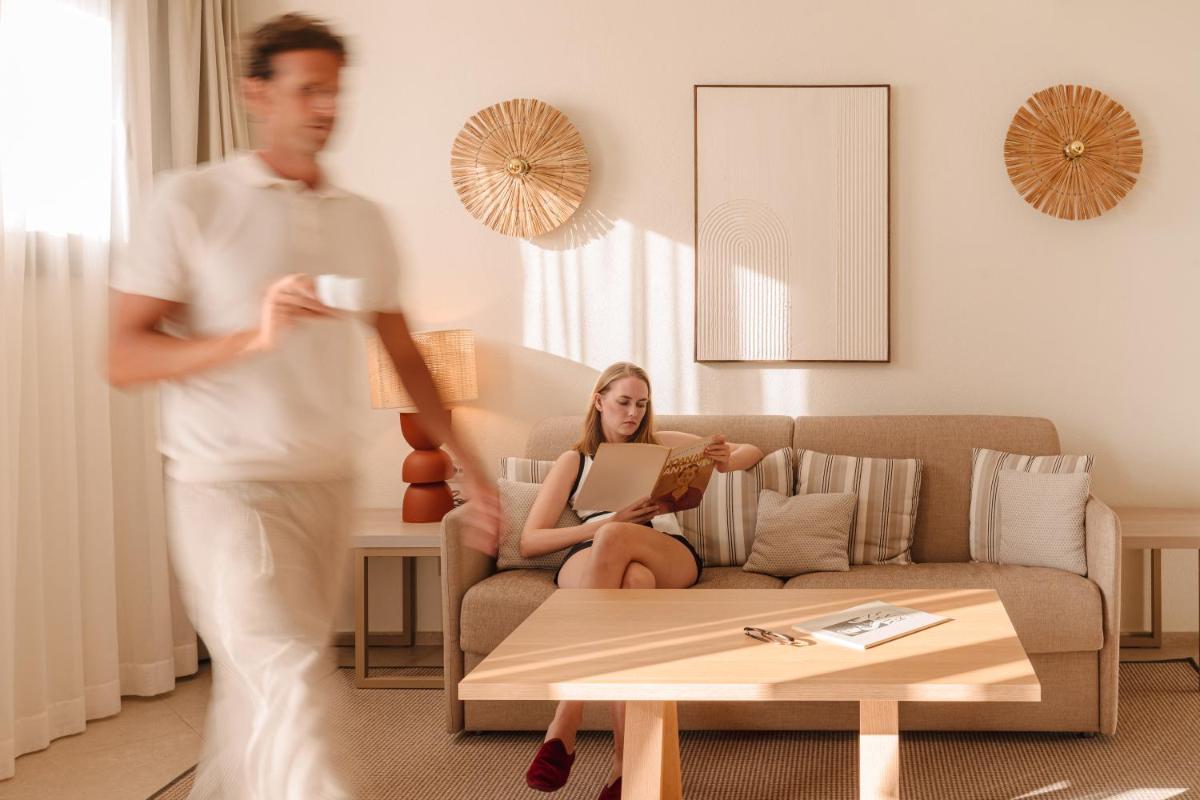 Mangia's Santa Teresa Sardinia, Curio Collection by Hilton