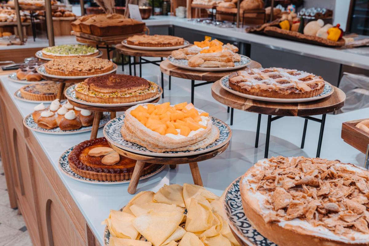 Mangia's Santa Teresa Sardinia, Curio Collection by Hilton