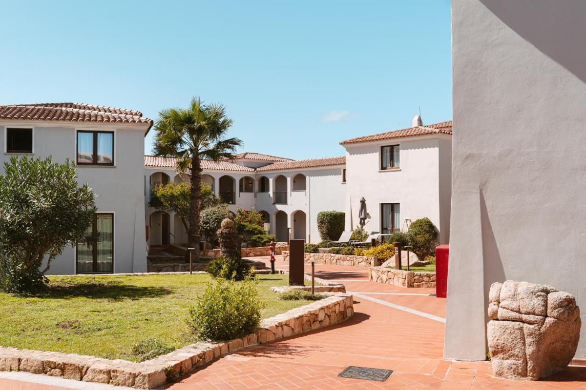 Mangia's Santa Teresa Sardinia, Curio Collection by Hilton