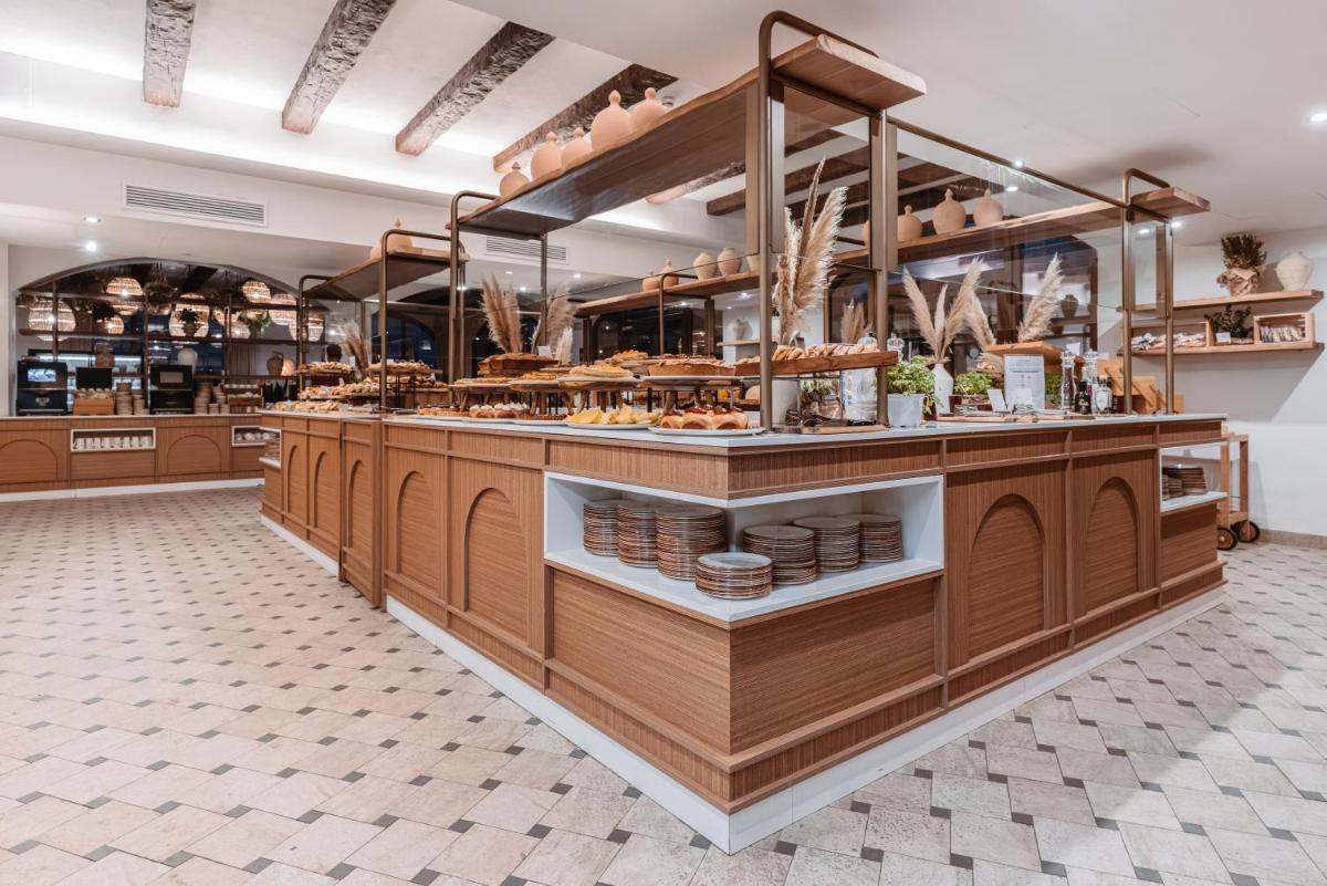 Mangia's Santa Teresa Sardinia, Curio Collection by Hilton